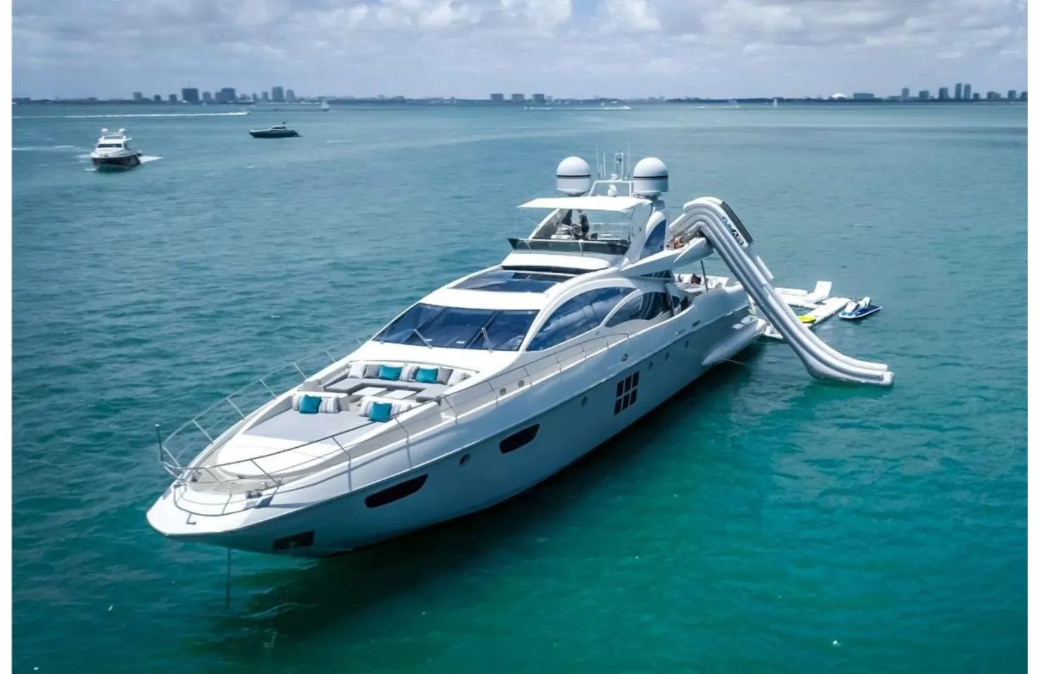 Azimut Mega yacht private hire in Miami 