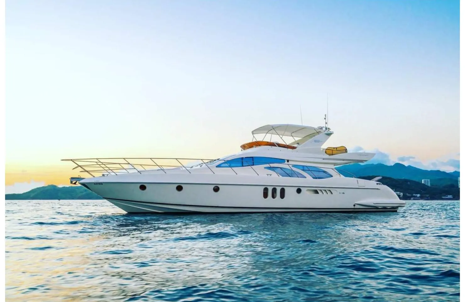 Azimut private yacht hire in Miami