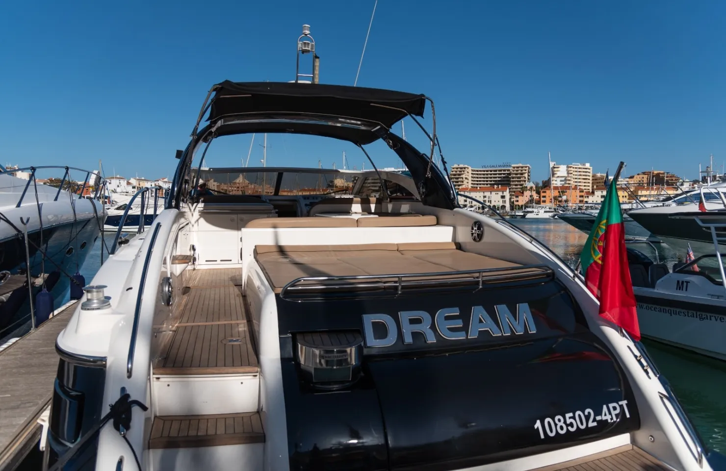 Iate Princess V55 disponível para aluguer