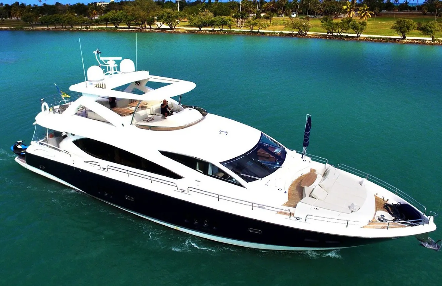 Private yacht charter Sunseeker from Miami