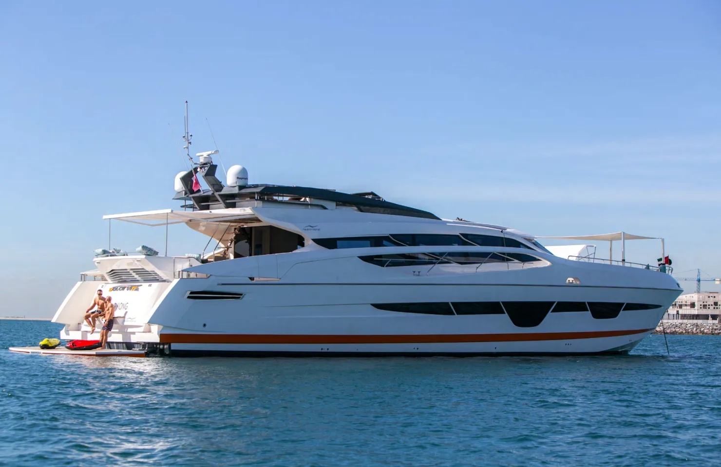 Boat hire for private holidays in Dubai 