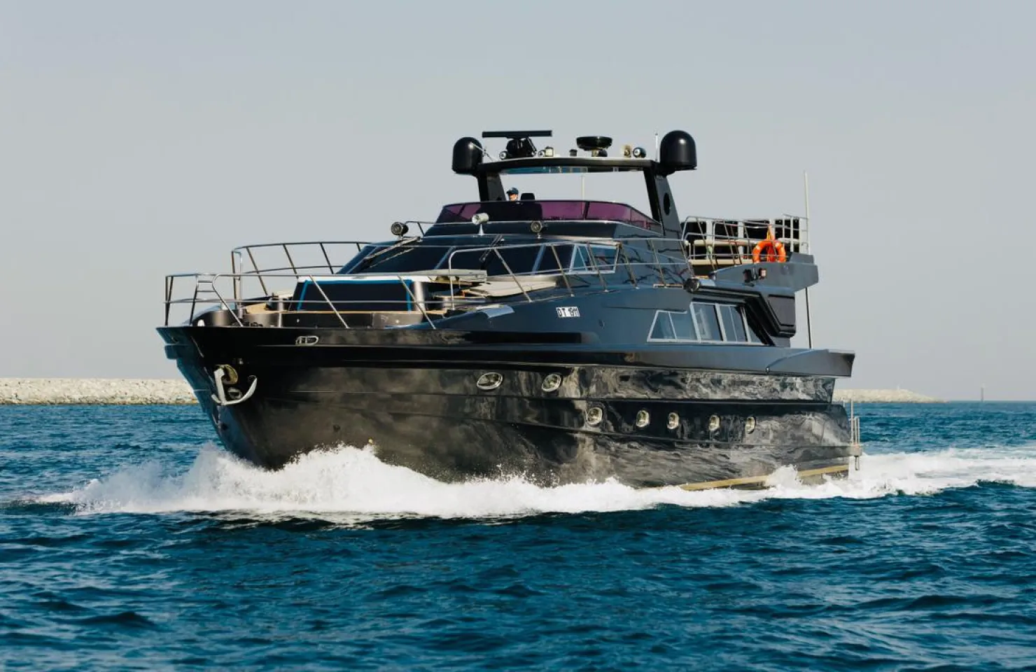 Barco Luxuoso disponível para aluguer no Dubai