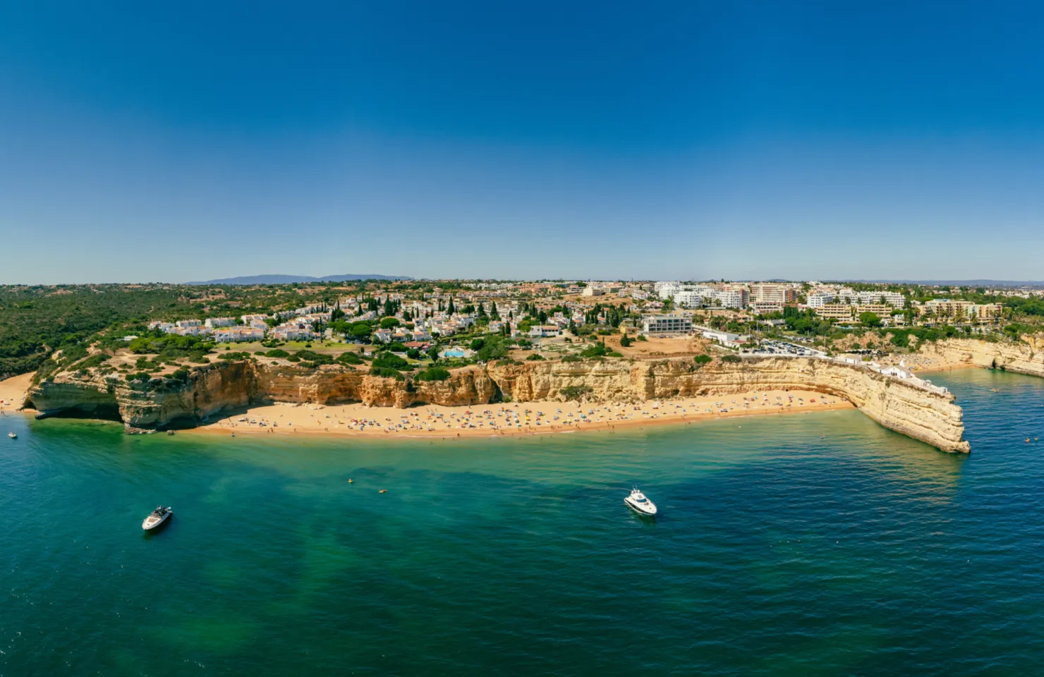 Praia de Nossa Senhora do Rocha de barco