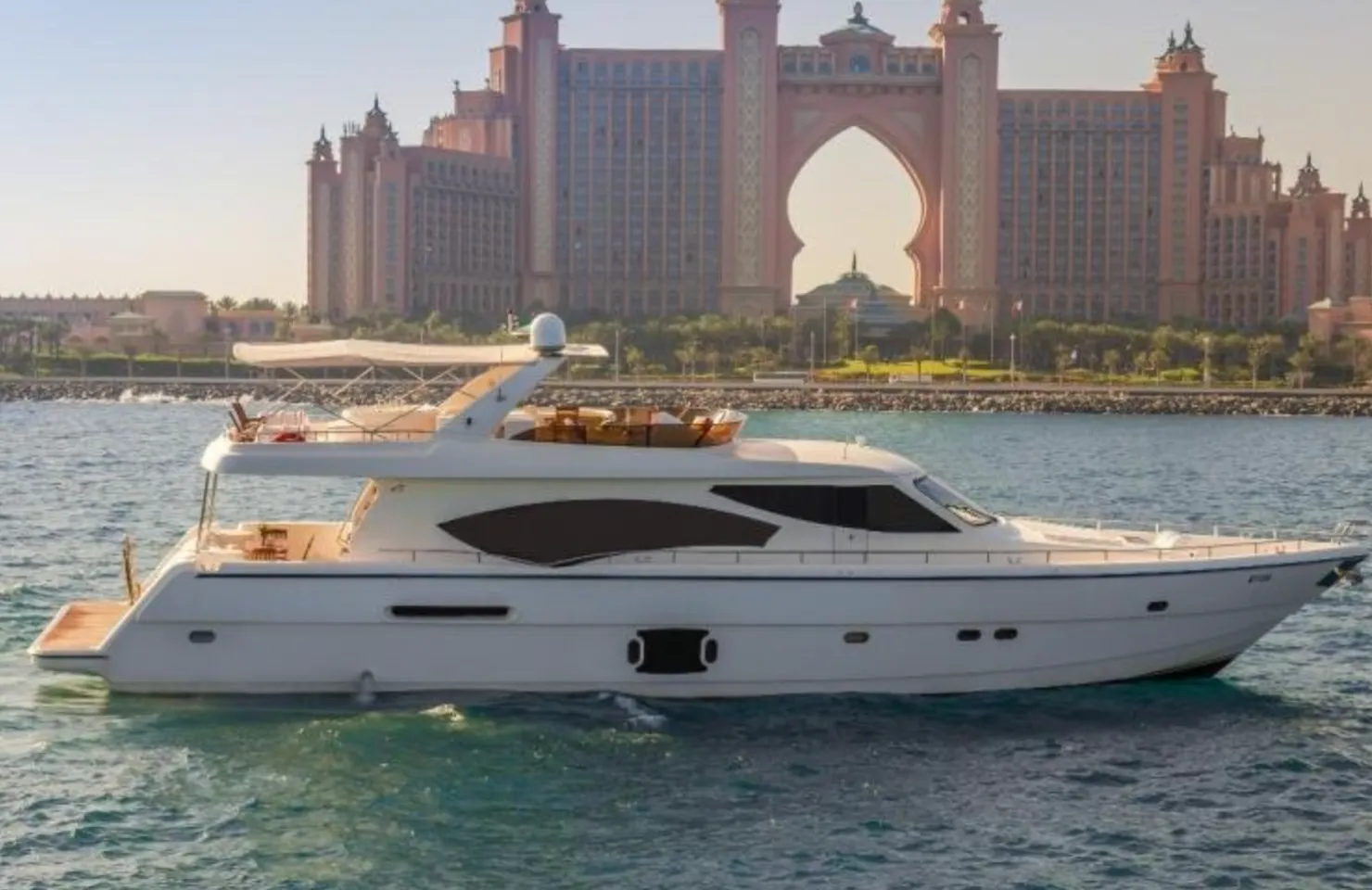 Jacuzzi 2 Boat for hire Dubai