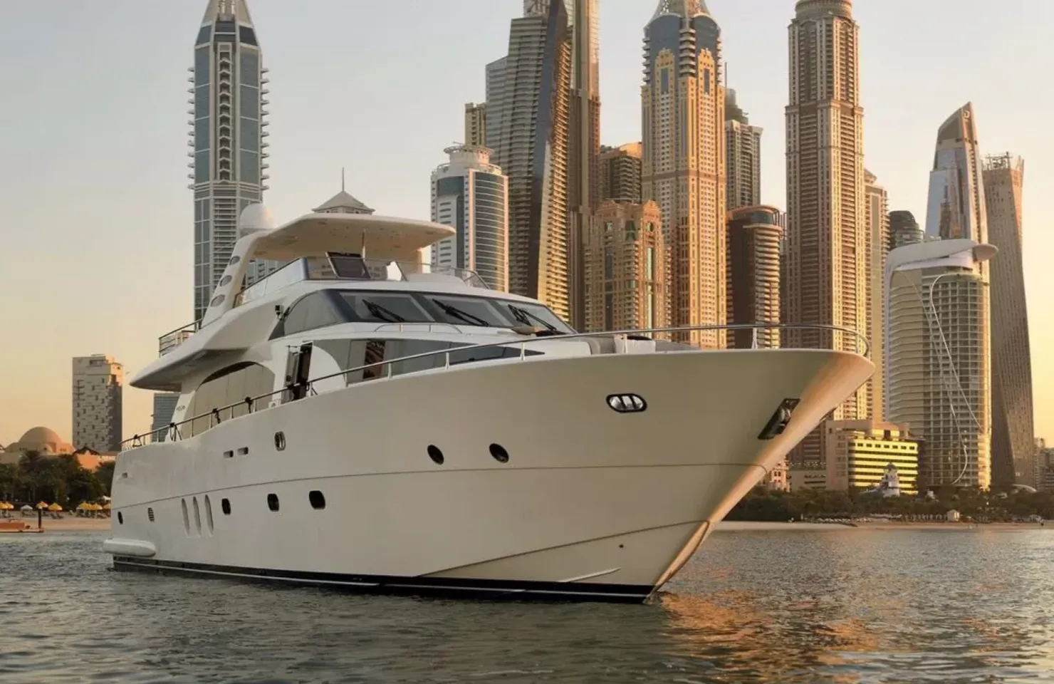 Haigan yacht for private rental in Dubai