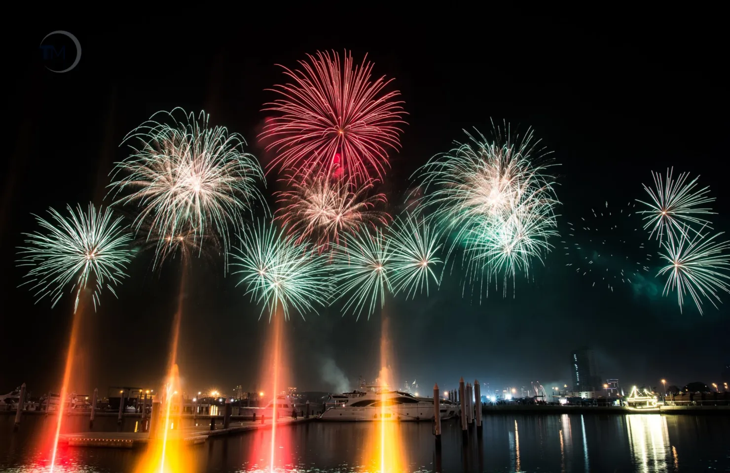 Passeio de Barco na Véspera de Ano Novo no Dubai e Fogo de Artifício
